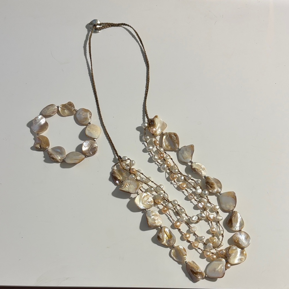 Jjill Elegant Shell Necklace and Bracelet Set
